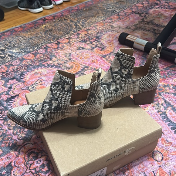 Lucky Brand Jabilo Snake Print Leather Block Heel Western Booties Size 6.5 - Picture 10 of 14